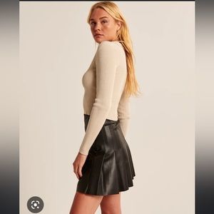 Abercrombie Pleated Vegan Leather Skirt - XS